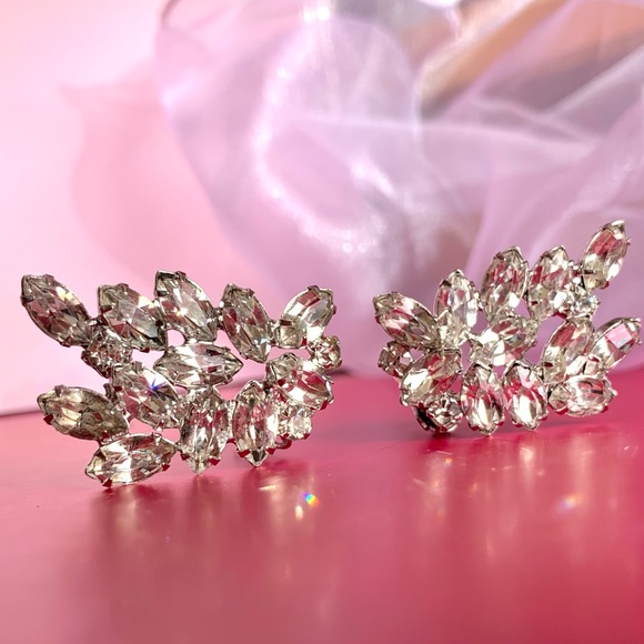 Vintage Kramer New York White Rhinestone Silver Tone Clip Earrings - Picture 6 of 12